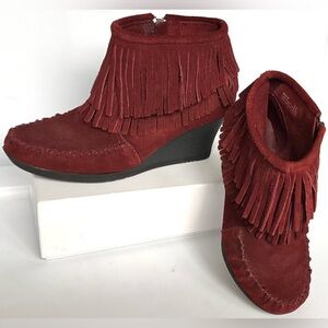 Minnetonka Suede Wedge Ankle Boots Fringed in Burgundy Red Size 5.5